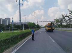 全年已完成面维修13692平方米、缘石维修3036米、